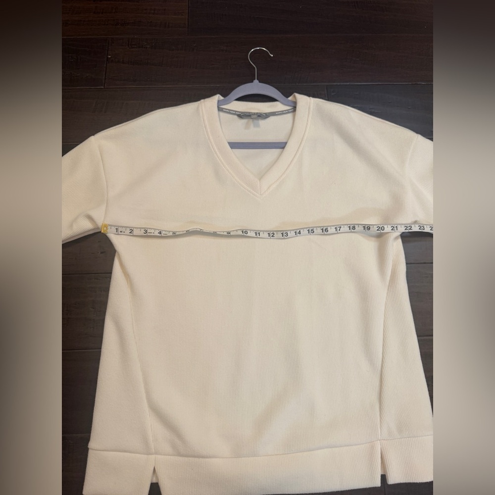 Andrew‎ Marc White V Neck Oversized Soft Coastal Grandma Winter Sweater L - Picture 2 of 10
